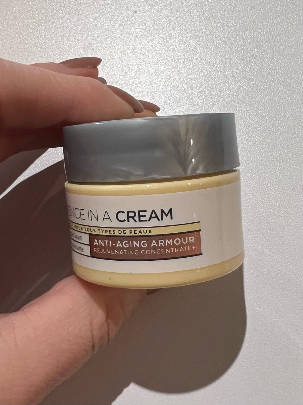 !it Cosmetics Confidence in a Cream Anti-Aging Moisturizer - Cream and Silver - Picture 4 of 5